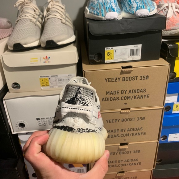 Yeezy 350 v2 - Picture 3 of 4